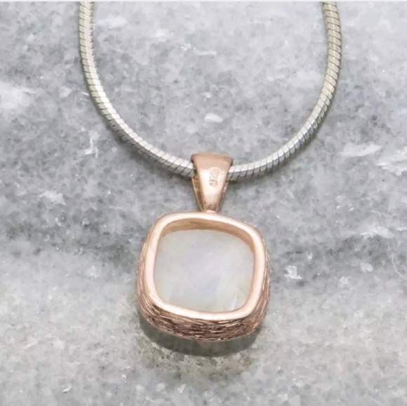 4.50ctw Stunning Natural Moonstone Pendant - Picture 8 of 8